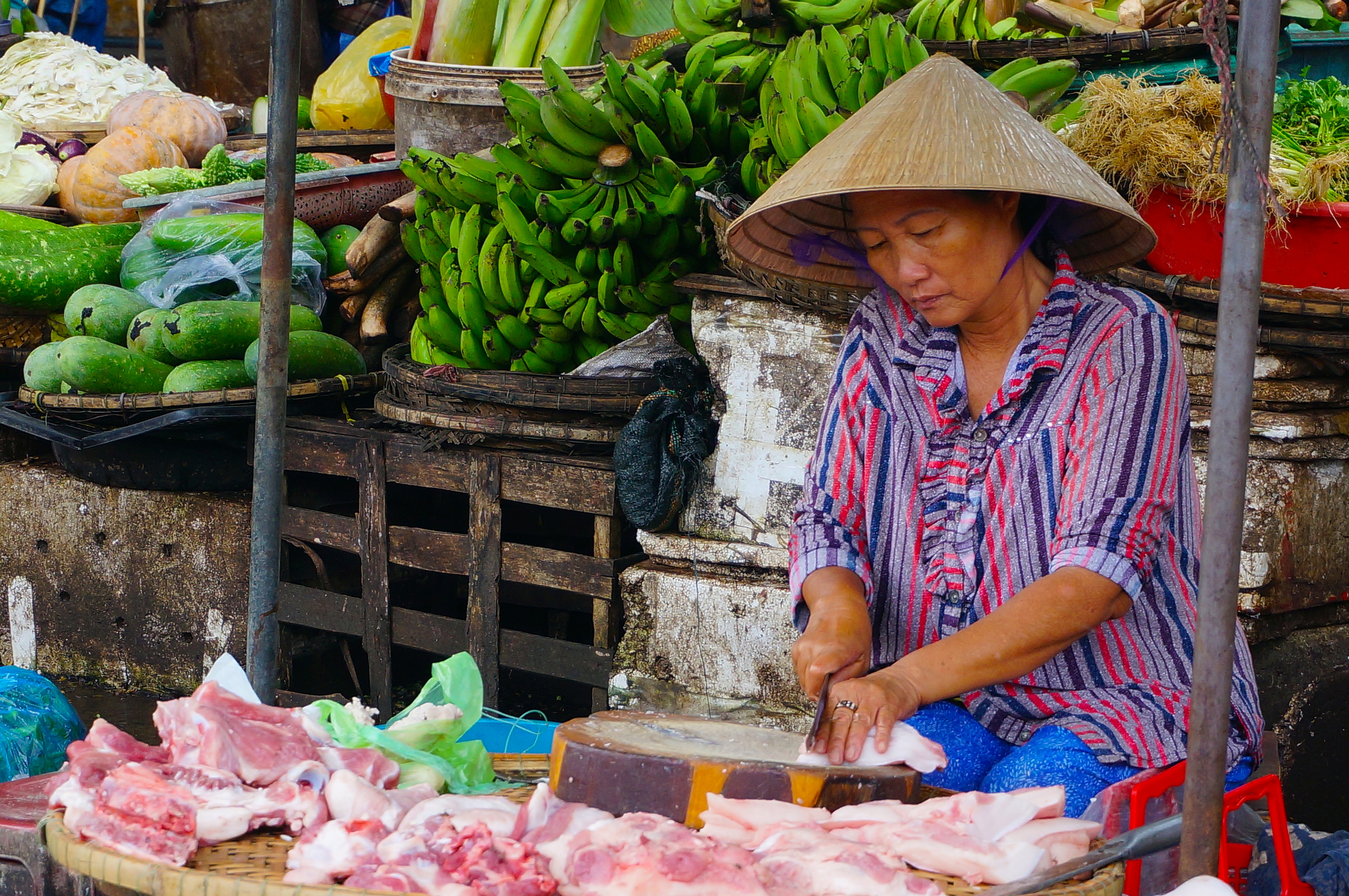 hue-vietnam-dong-ba-market-0037