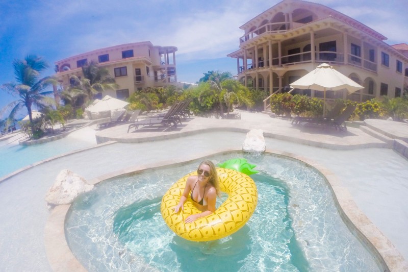 pineapple-floatie-pool-beach-2